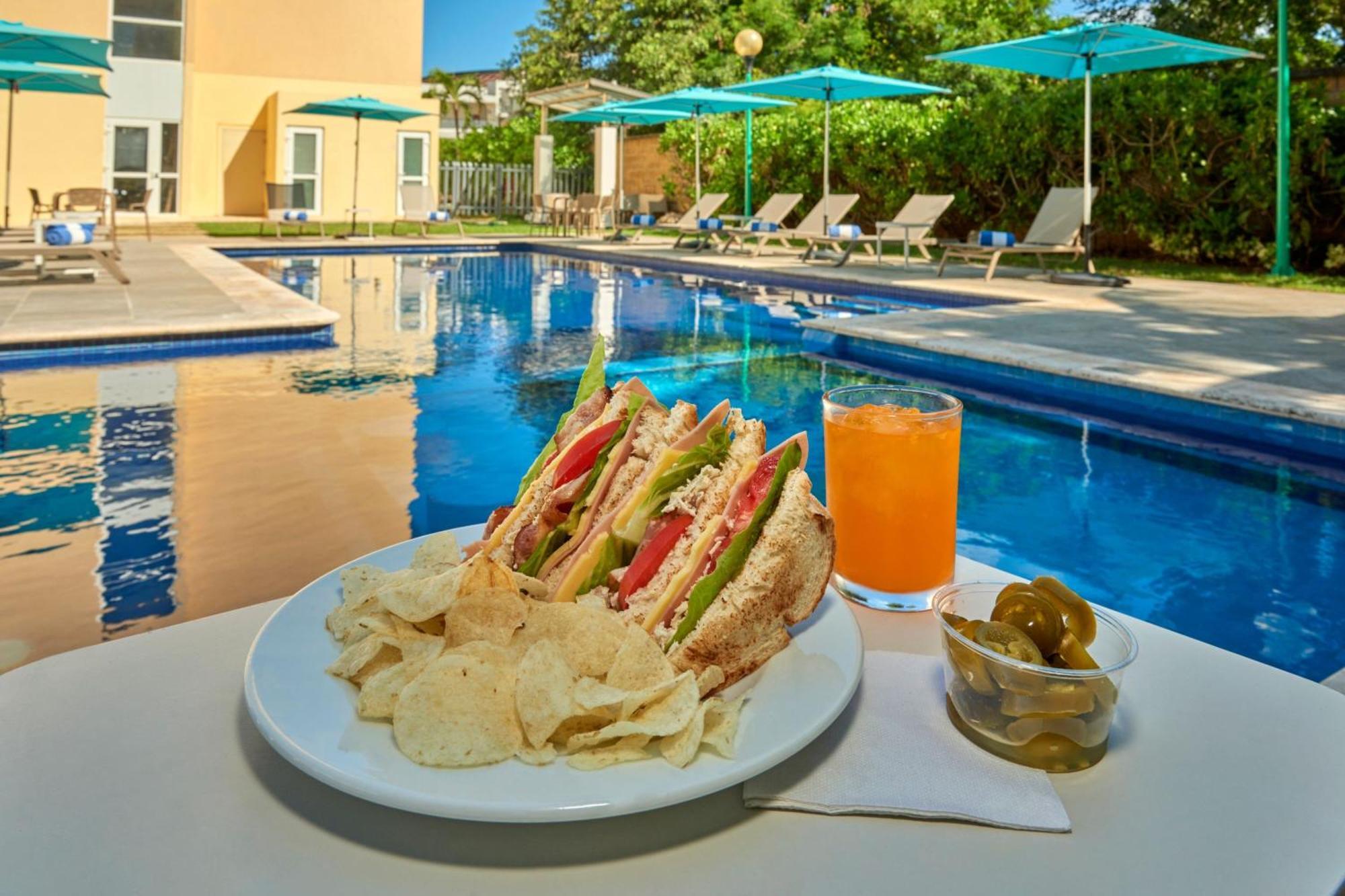 City Express By Marriott Playa Del Carmen Bagian luar foto
